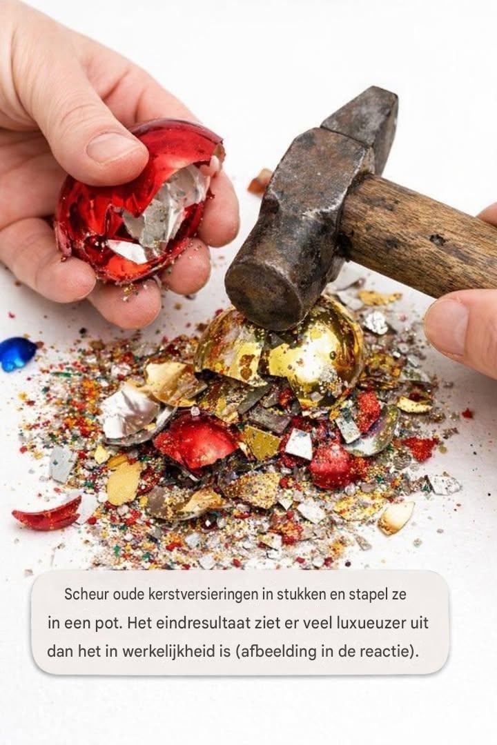 Breek oude versieringen in stukjes en doe ze in een pot.