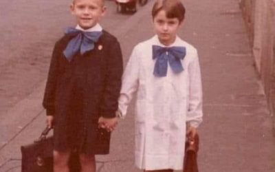 Op de foto waren ze klasgenoten, nu zijn ze SUPER beroemd: ze zijn G…Meer…