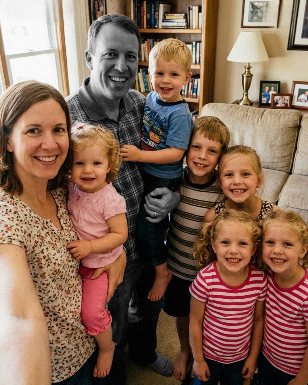 Mijn man verliet me met zes kinderen – toen ontdekte ik wat hij in het matras van onze zoon had verstopt.