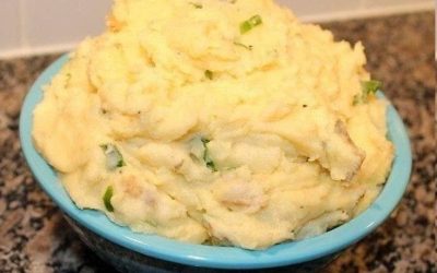 Het geheim van oma maakt de aardappelpuree romiger.