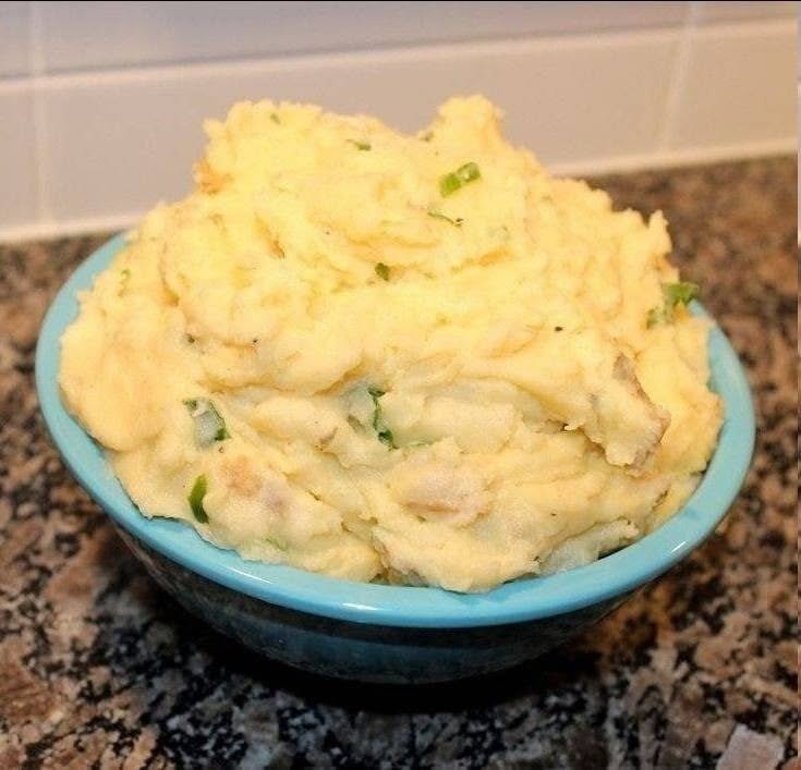 Het geheim van oma maakt de aardappelpuree romiger.