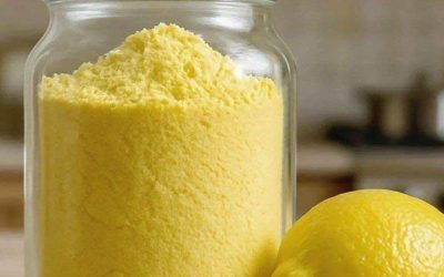 Citroenpoeder maken is heel eenvoudig: een klein beetje is al genoeg om desserts en gerechten op smaak te brengen.