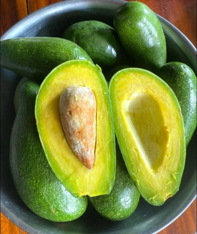 Veroorzaakt het eten van avocado’s echt gezondheidsproblemen? De mening van artsen.