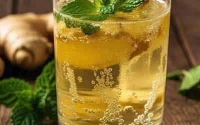 Gemberwater: een verfrissende drank voor een gezonde levensstijlGemberwater is uitgegroeid tot een van de populairste zelfgemaakte drankjes onder mensen die natuurlijke ingrediënten aan hun dagelijkse routine willen toevoegen. Dankzij de verfrissende smaak en de eenvoudige bereiding wordt dit drankje wereldwijd genoten als onderdeel van een evenwichtige levensstijl.  Hoewel geen enkel drankje op magische wijze vet kan verbranden op specifieke plekken van het lichaam, kan gemberwater een smakelijk, caloriearm alternatief zijn voor suikerhoudende dranken en kan het, in combinatie met goede voeding en regelmatige lichaamsbeweging, bijdragen aan gezonde gewoonten.